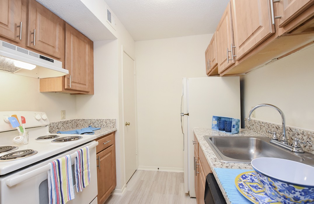 Falling Water Apartments in Kenner, LA Studio, 1 & 2 Bedroom
